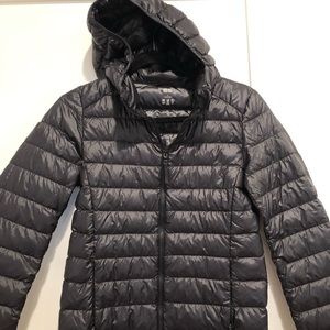 Nice jacket , ultralight . Perfect as an inner or outer layer.